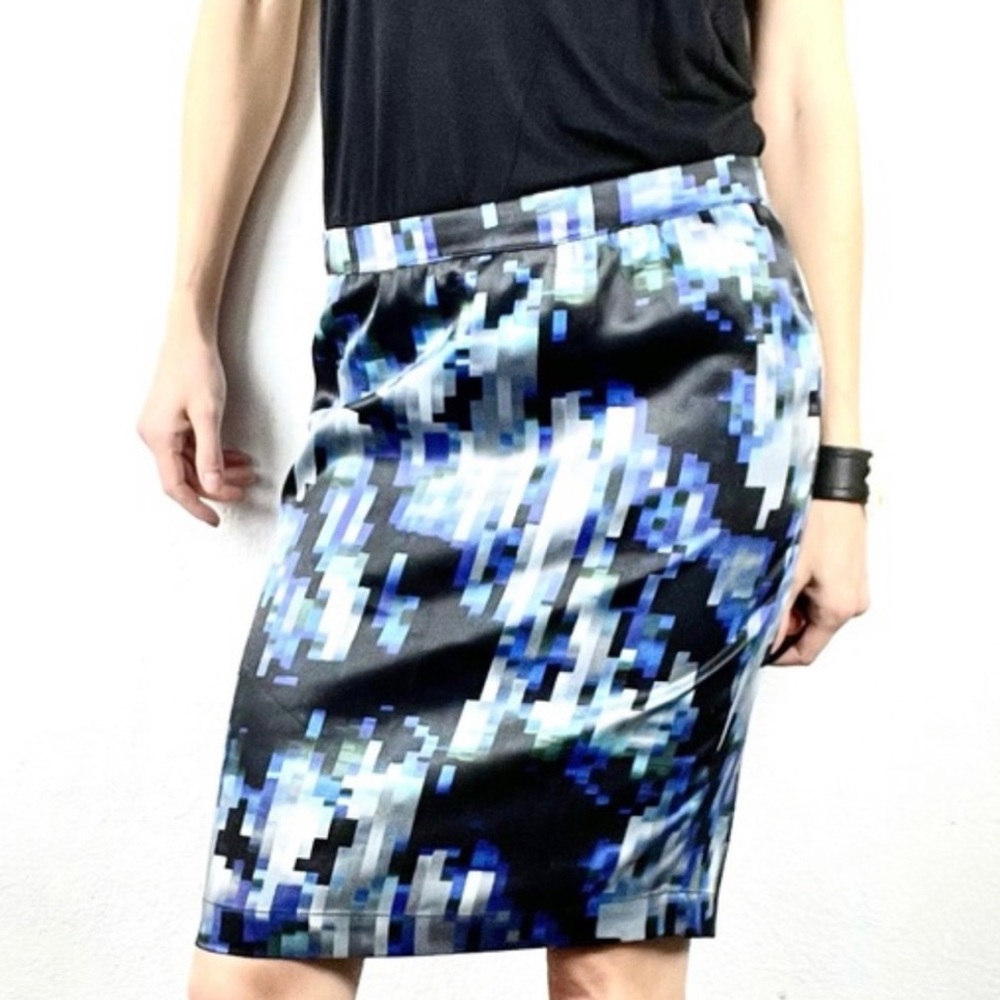 Dalia Collection Pixel Design pencil midi skirt, Size 8.
